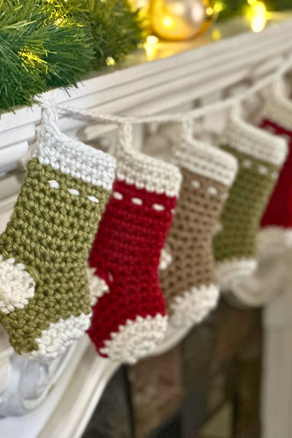 Mini christmas stocking free crochet pattern